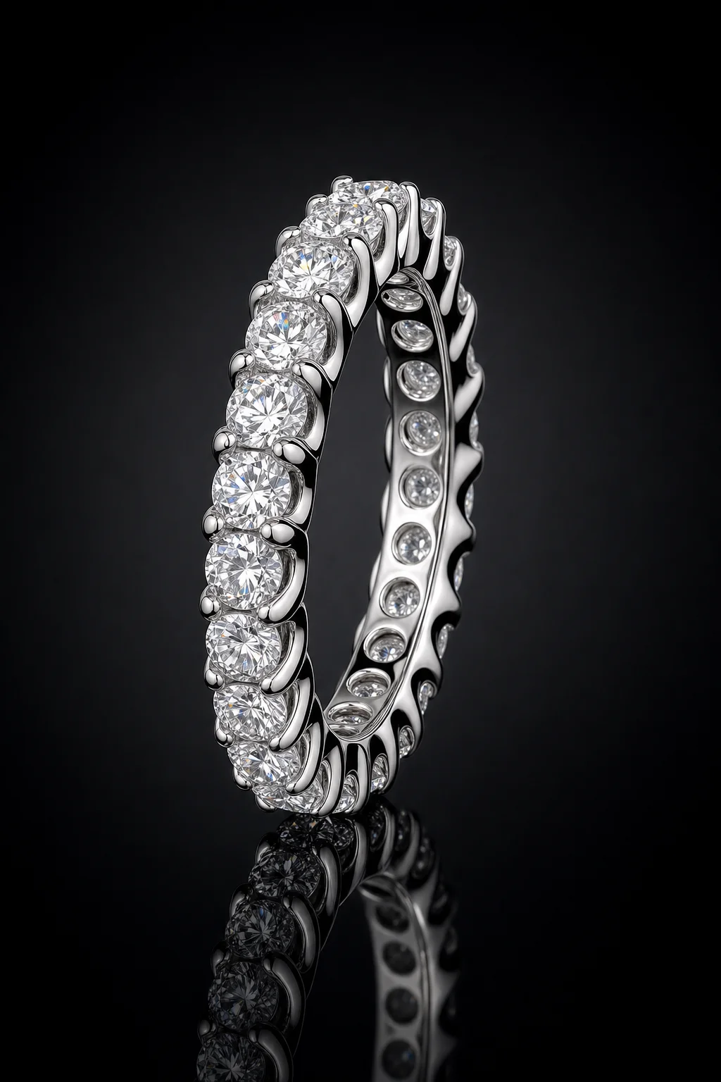 Anello Fascia in Oro Bianco con Diamanti — Oro bianco 750‰ · Diamanti